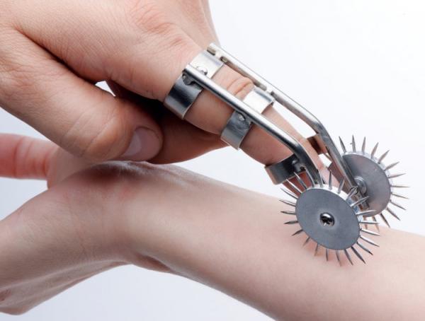 Spikes Double Finger Pinwheel Metal Silver Sex Toy Product