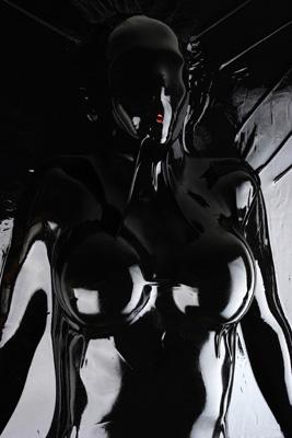 Extreme Black Latex Vacuum Bed Image 2